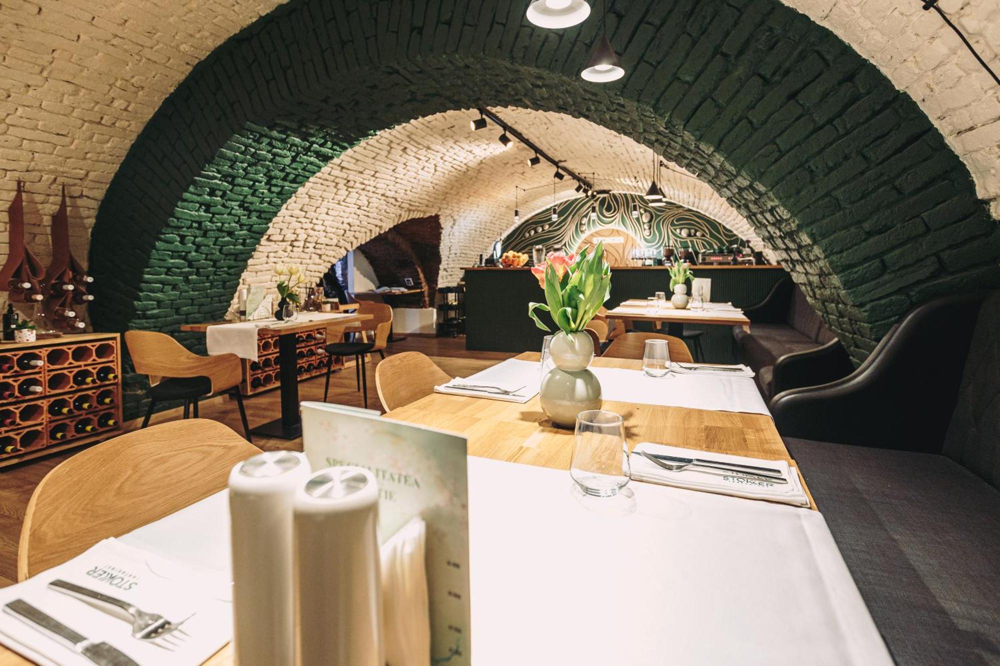 Stokker Hotel Oradea Bagian luar foto
